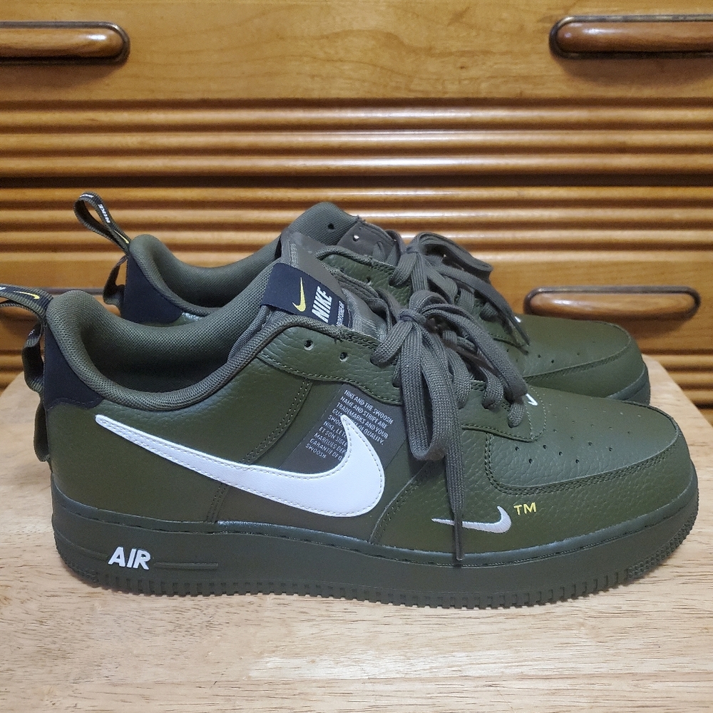 Nike Air Force One 07 LV8 Overbranding